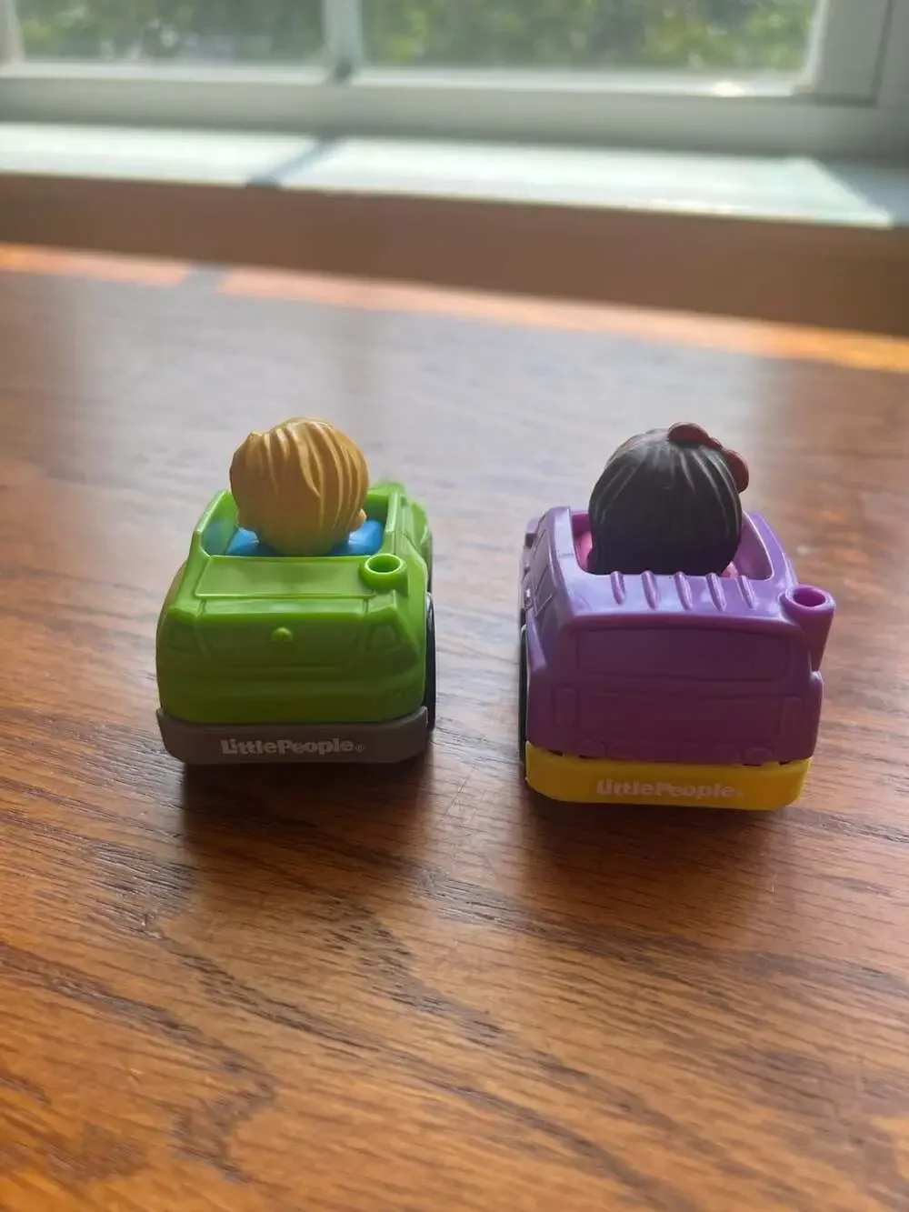 Fisher-Price Little People Wheelies Toy Car Set with Green and Purple Vehicles